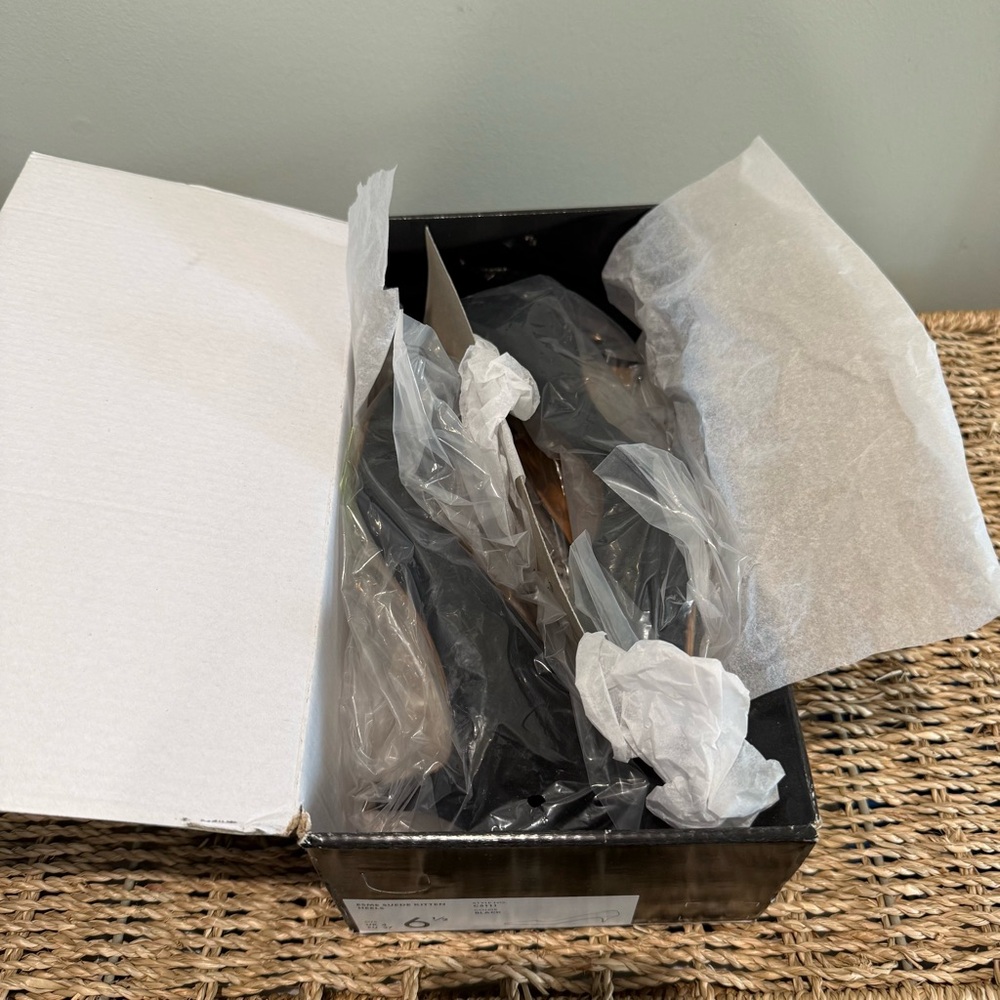 NEW J Crew Esme Black Suede Kitten Heels - Picture 8 of 8